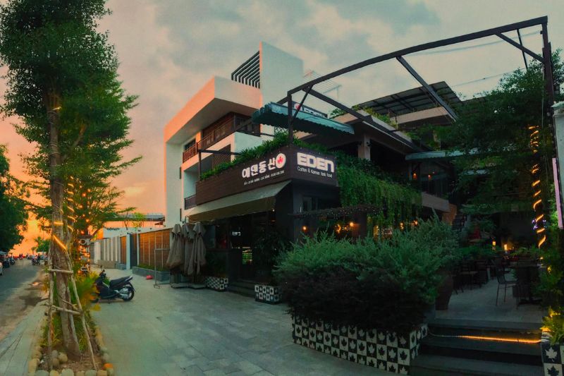 Ghé EDEN Coffee trải nghiệm mô hình phục vụ 2 trong 1 2