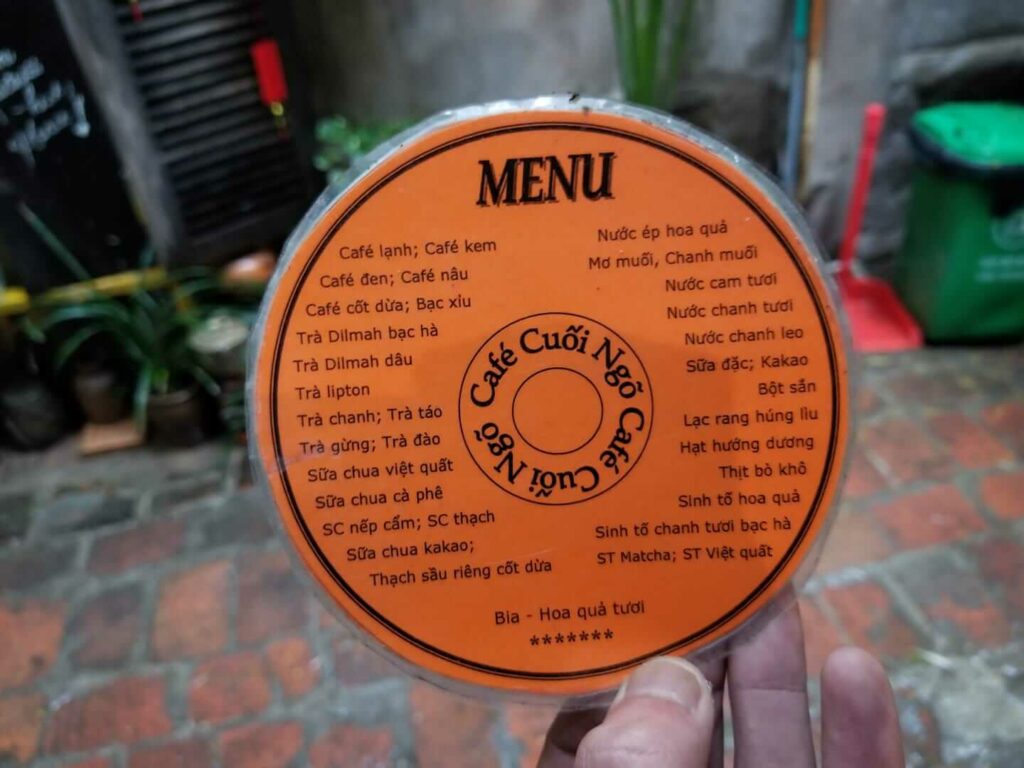 Khám Phá Cà Phê Cuối Ngõ Cầu Giấy: Nét Bình Yên Giữa Lòng Hà Nội Náo Nhiệt 14 Menu gói gọn trong chiếc đĩa CD