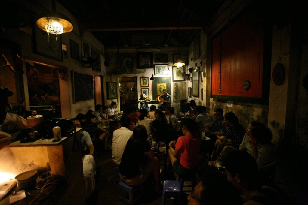 Khám Phá Cà Phê Cuối Ngõ Cầu Giấy: Nét Bình Yên Giữa Lòng Hà Nội Náo Nhiệt 13 Buổi hoà nhạc vào thứ 6 hàng tuần tại Cafe Cuối Ngõ