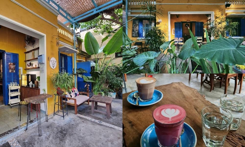Khám Phá Hơn 10 Quán Cafe Đẹp Ở Hội An Cho Góc Sống Ảo Triệu Like 21 Quán cà phê phong cách cổ điển với tường vàng, cửa xanh, cây xanh trang trí và đồ uống trên bàn gỗ.