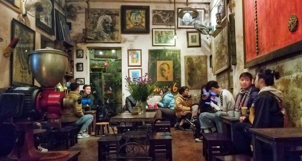 Khám Phá Cà Phê Cuối Ngõ Cầu Giấy: Nét Bình Yên Giữa Lòng Hà Nội Náo Nhiệt 18 Cafe Cuối Ngõ vào các ngày cuối tuần