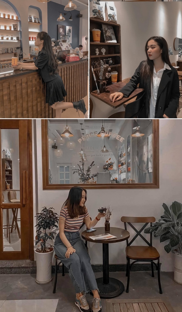 Ba người trong qu&aacute;n c&agrave; ph&ecirc;, một người đứng ở quầy, một người ngồi b&agrave;n, kh&ocirc;ng gian trang tr&iacute; ấm c&uacute;ng.