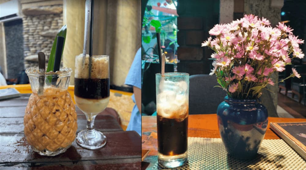 Hai ly cà phê trang trí đẹp mắt trên bàn, bên cạnh là bình hoa màu hồng.