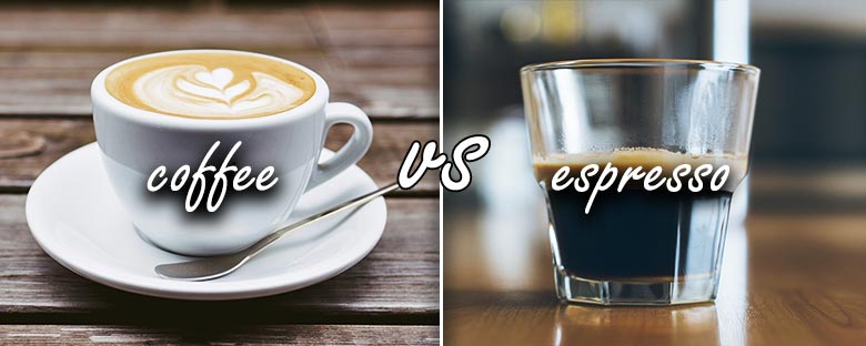 coffee-vs-espresso Tách cà phê với hoa văn sữa bên trái và ly espresso bên phải trên nền gỗ, chữ "coffee vs espresso".
