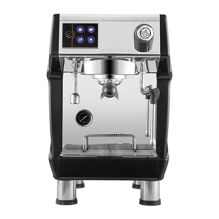 Máy pha cà phê espresso với thiết kế kim loại sáng bóng và các nút điều khiển trên bảng điều khiển.