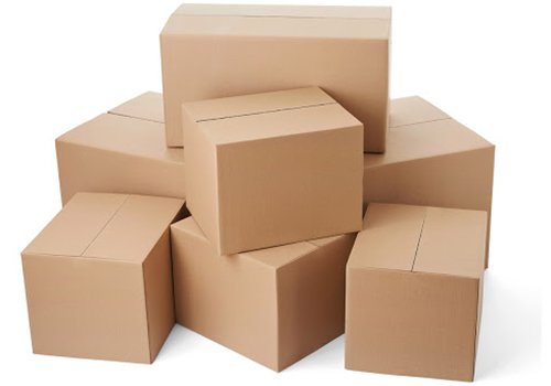 C&aacute;c hộp carton m&agrave;u n&acirc;u xếp chồng l&ecirc;n nhau, tạo th&agrave;nh một cụm h&igrave;nh khối tr&ecirc;n nền trắng.