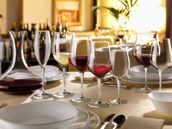 thuỷ tinh là vật liệu rắn vô định hình