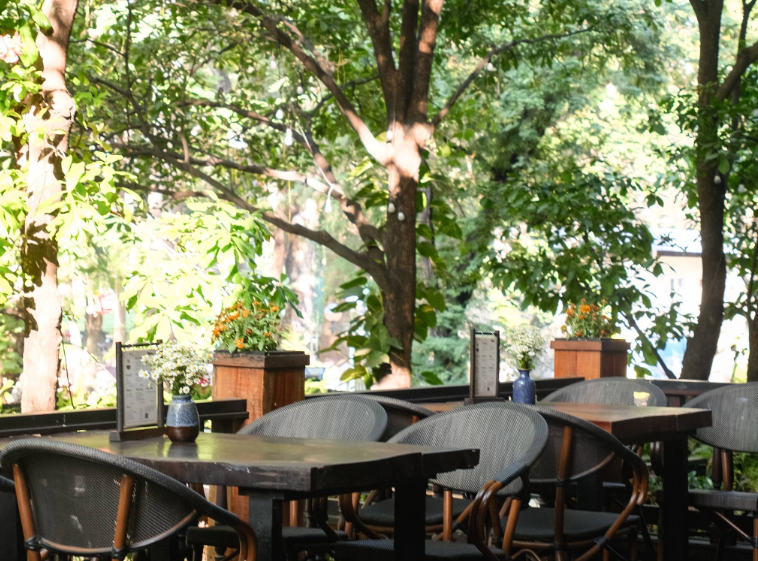 Khám Phá 10 Quán Cafe Gần Dinh Độc Lập Không Thể Bỏ Lỡ 5 Anh chup man hinh 2025 08 22 225236