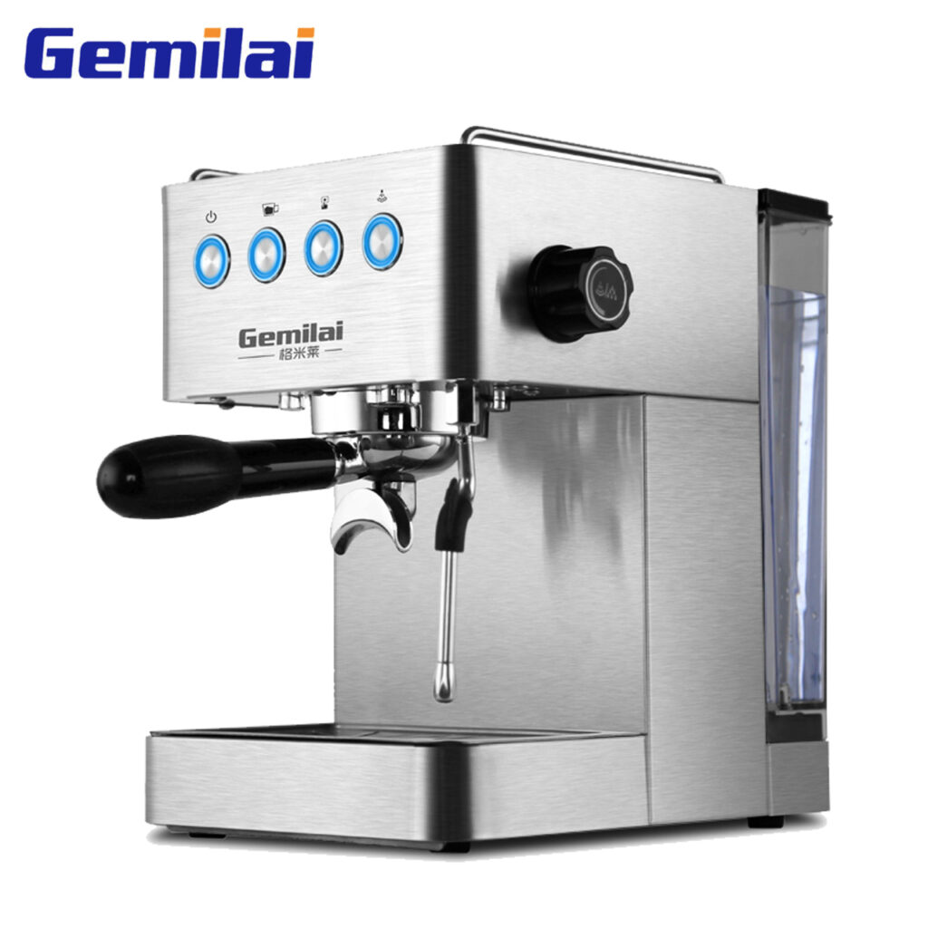 M&aacute;y pha c&agrave; ph&ecirc; espresso bằng th&eacute;p kh&ocirc;ng gỉ với bốn n&uacute;t điều khiển v&agrave; logo thương hiệu tr&ecirc;n bề mặt.