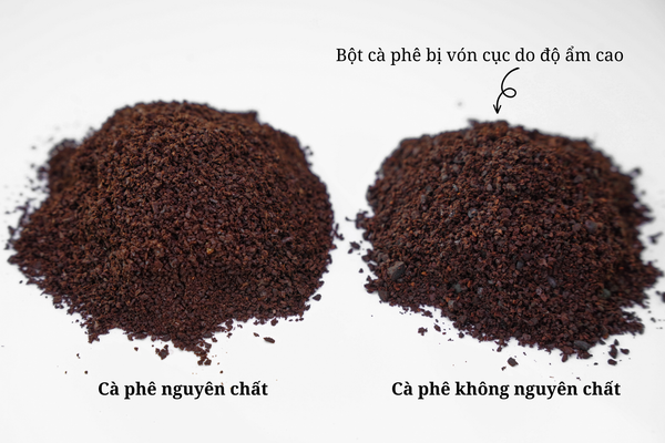 Hai đống bột c&agrave; ph&ecirc; tr&ecirc;n nền trắng, một đống ghi "nguy&ecirc;n chất", đống kia ghi "kh&ocirc;ng nguy&ecirc;n chất".