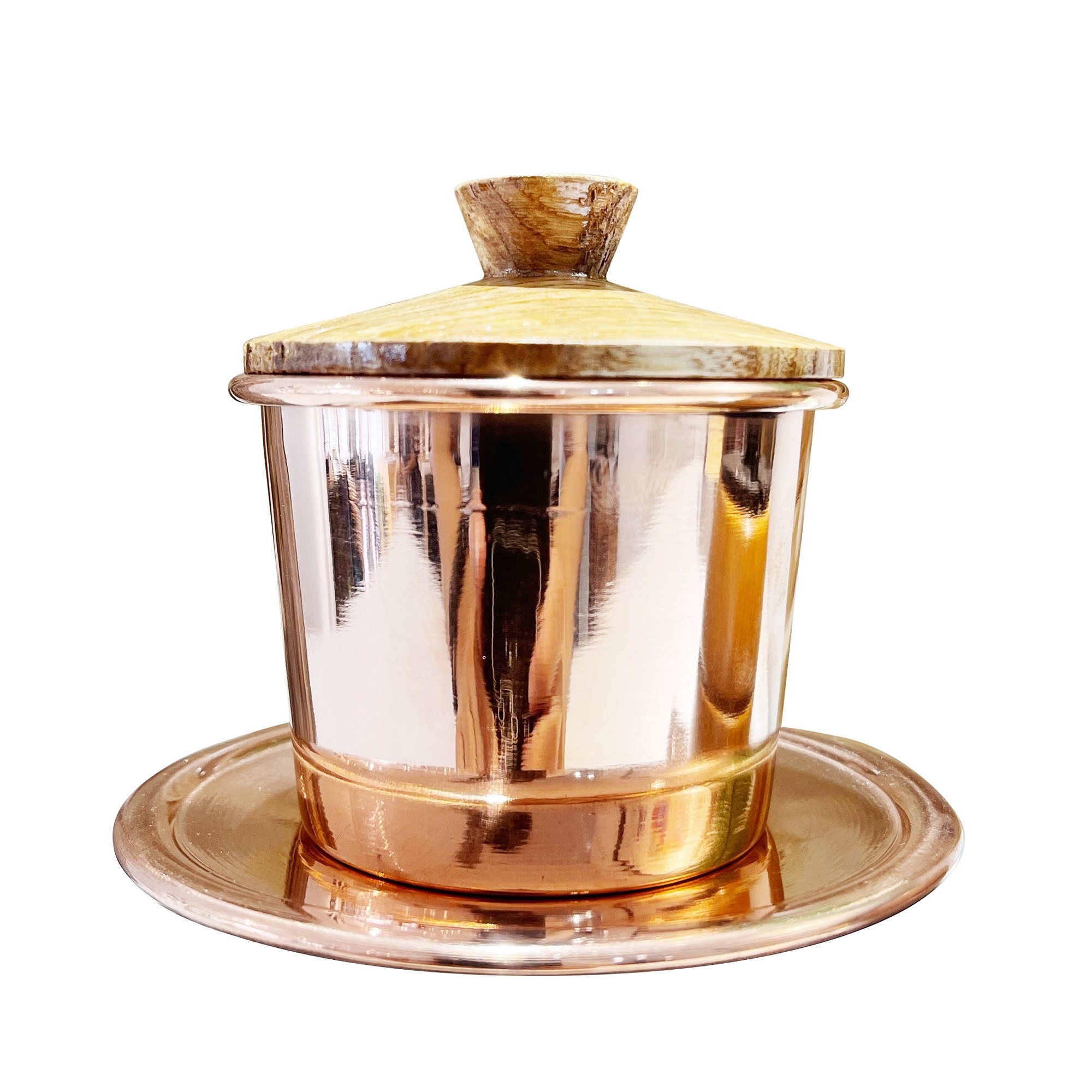 Bộ ấm đun bằng kim loại sáng bóng với nắp và đế tròn, thiết kế đơn giản và sang trọng.