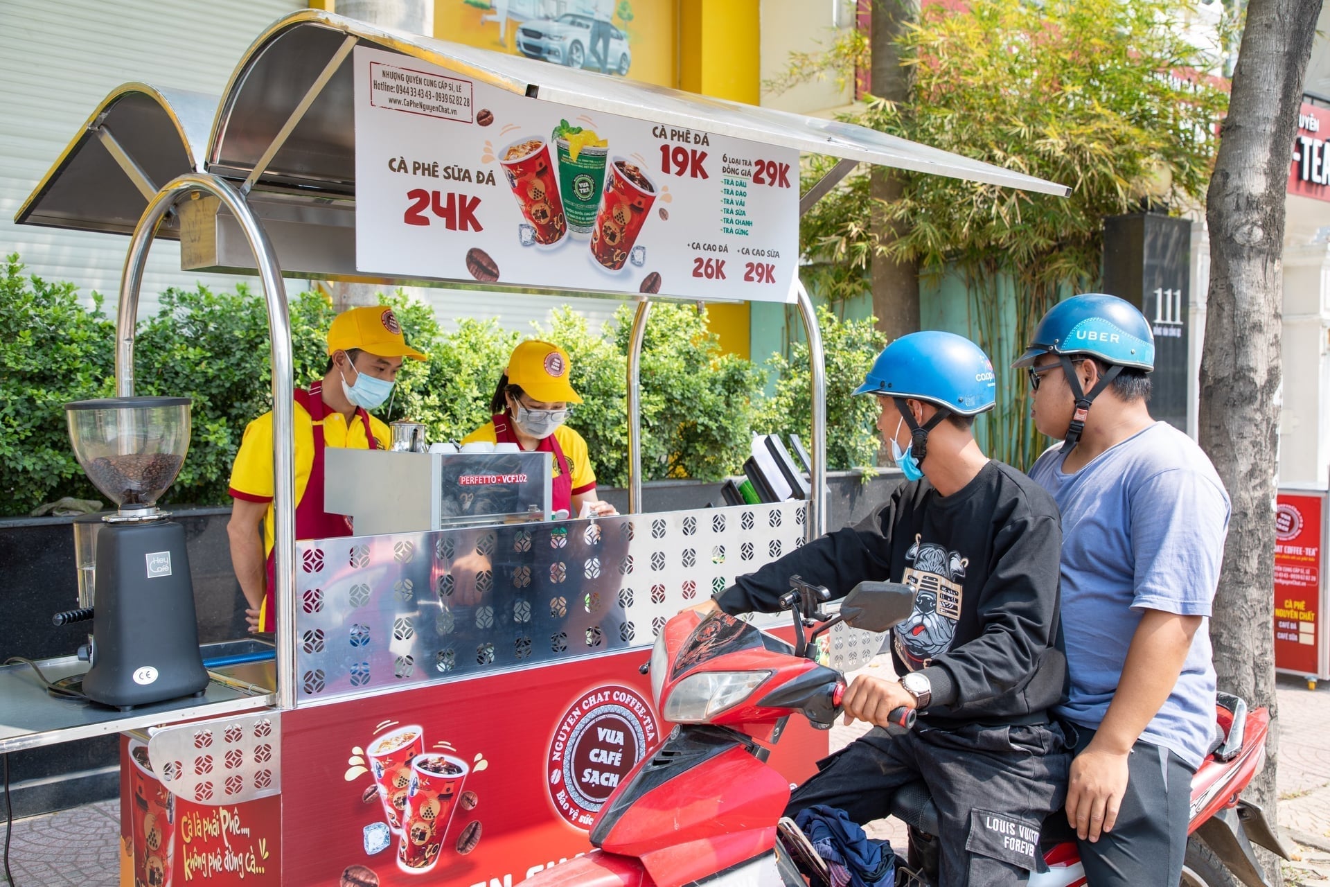 15 Chiến Lược Hiệu Quả Khi Khởi Nghiệp Quán Cafe Thành Công 9 Phục vụ khách hàng tận tâm