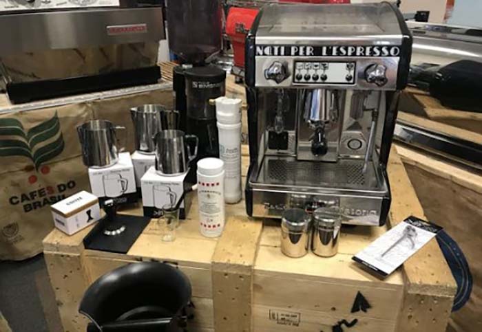 Chiến Lược Kinh Doanh Quán Cafe Với Vốn 30 Triệu: Hướng Dẫn Cho Người Mới 4 Thiết bị và nguyên liệu cho quán cafe với 30 triệu đồng