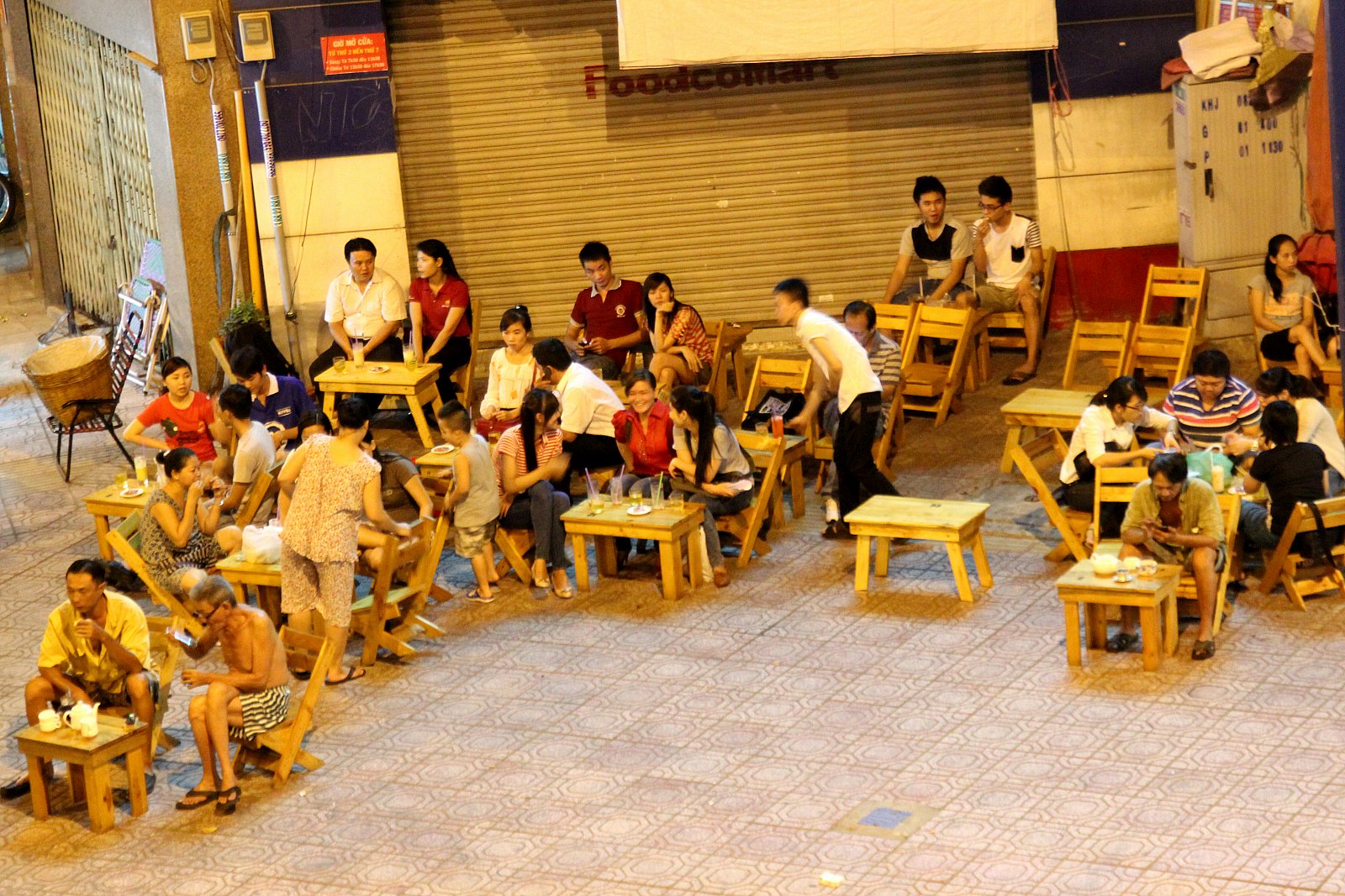 Chiến Lược Kinh Doanh Cafe Vỉa Hè Hiệu Quả Thu Hút Khách Hàng 3 Quán cafe cóc là gì?