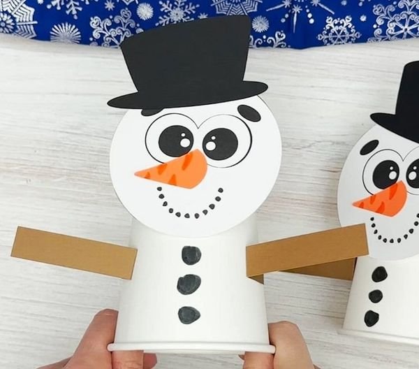 1 cach lam nguoi tuyet bang ly nhua 8 cdb0828d51434af8a6959e8f84669c0a grande