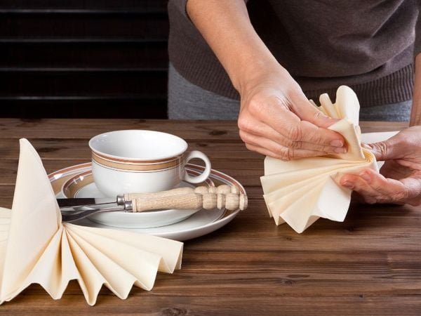 1 cach xep khan giay4 2a3e69ec8092434e99a67be386d58f0d grande