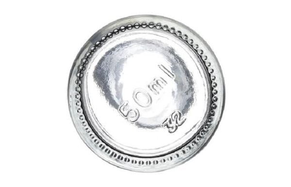 Nắp chai tr&ograve;n m&agrave;u bạc, c&oacute; chữ "50 ml" v&agrave; số "32" nổi tr&ecirc;n bề mặt.