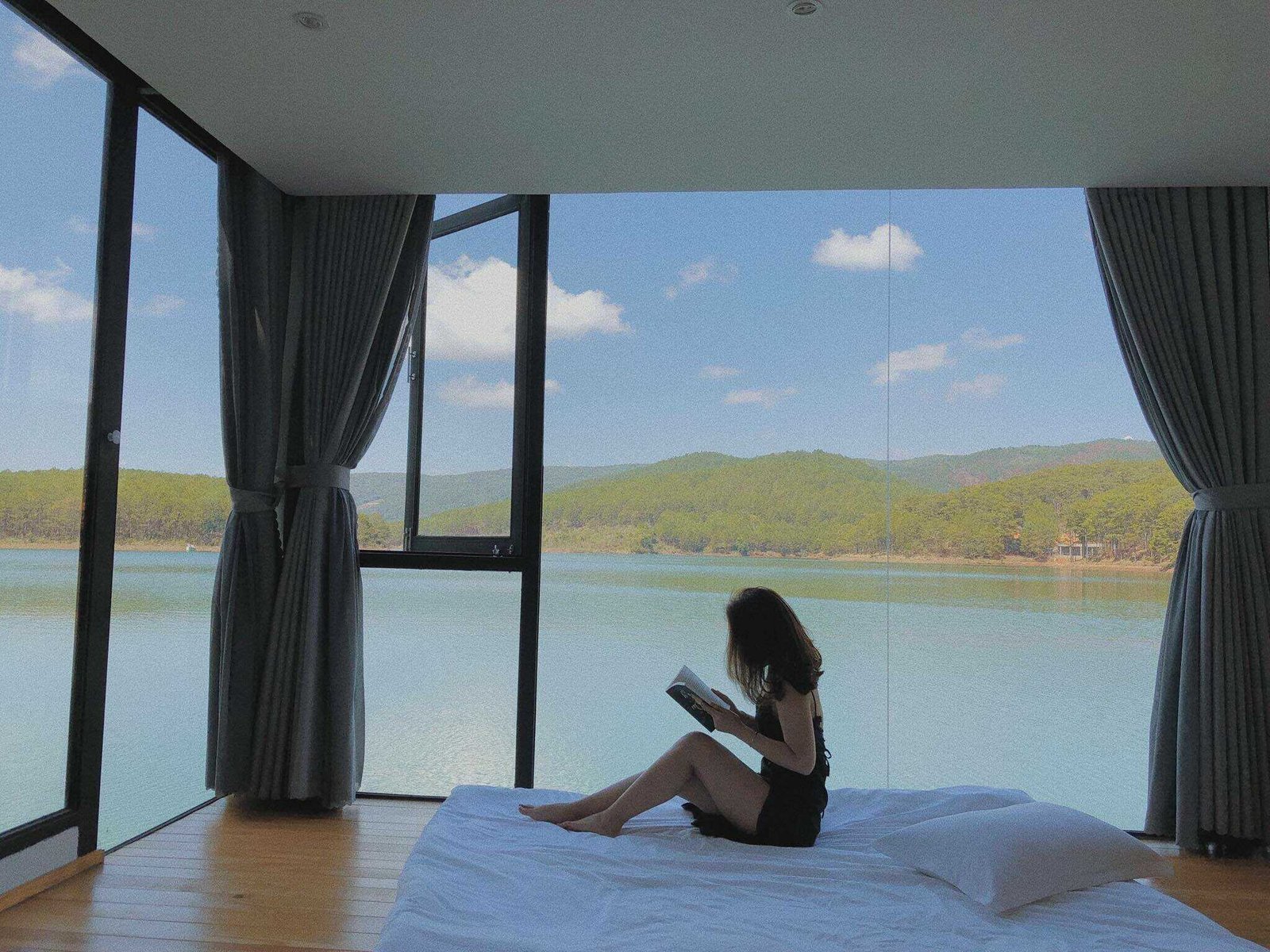 Thưởng thức c&agrave; ph&ecirc; tại The Seen House v&agrave; ngắm hồ Tuyền L&acirc;m thơ mộng như bức tranh thủy mặc 15